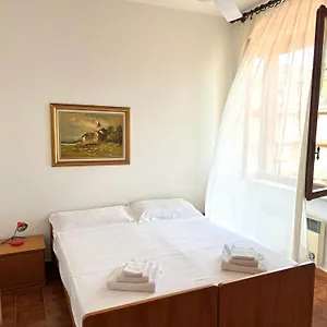 residence-la-scogliera.hotelitalianriviera.com/